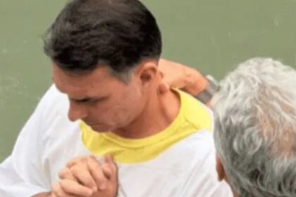 Flávio Bolsonaro se batiza no Rio Jordão durante viagem a Israel 4 ocrente 1769179768