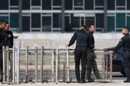 Governo reinstala grades no Palácio do Planalto diante de ato liderado por Nikolas Ferreira 14 ocrente 1769279675