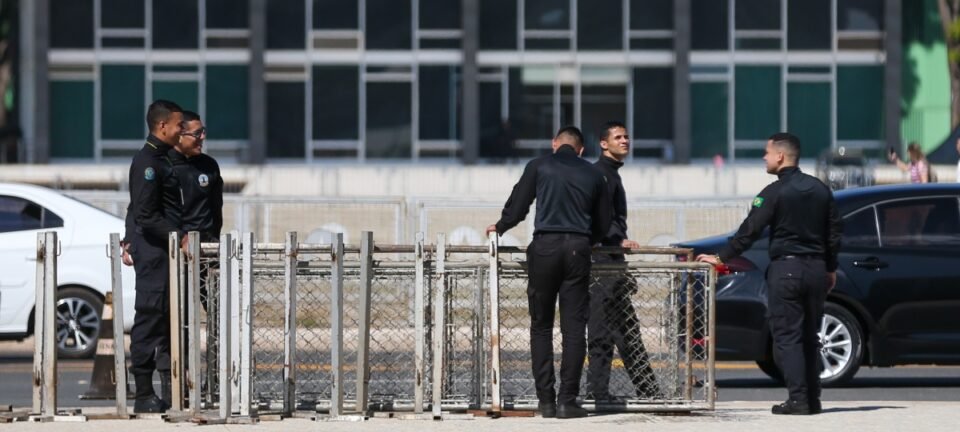 Governo reinstala grades no Palácio do Planalto diante de ato liderado por Nikolas Ferreira 2 ocrente 1769279675