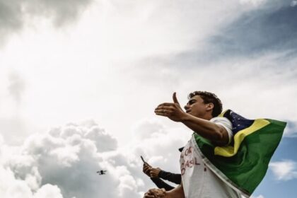 Após ameaças, Nikolas Ferreira usa colete à prova de balas e acusa infiltrados do PT na “Caminhada da Liberdade” 12 ocrente 1769287757