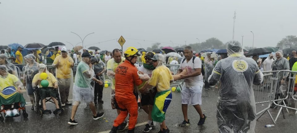 Raio atinge manifestação em Brasília e deixa feridos na Caminhada da Liberdade 2 ocrente 1769360672