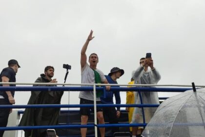 Sob chuva e raio, Nikolas encerra Caminhada pela Liberdade em Brasília e desafia Moraes 6 ocrente 1769365180