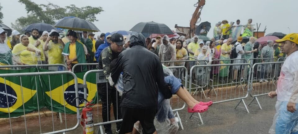 Perfis de esquerda ironizam raio que deixou feridos na Caminhada pela Liberdade em Brasília 2 ocrente 1769373279
