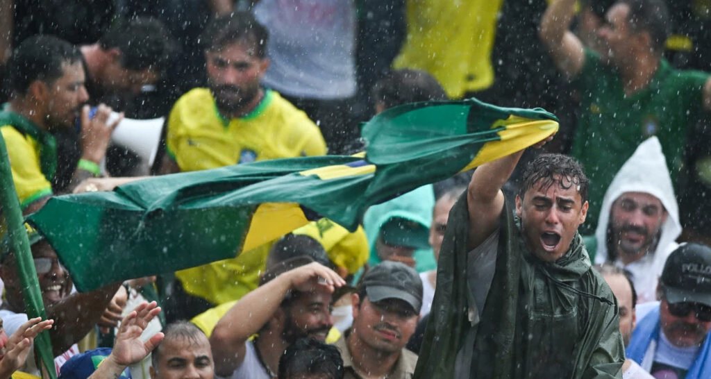 Deputado Nikolas Ferreira conclui “Caminhada pela Liberdade” de Minas a Brasília e atrai milhares de apoiadores 2 ocrente 1769437212