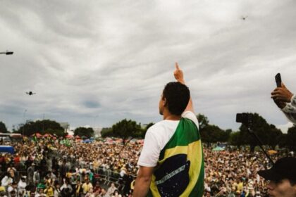 Marcha liderada por Nikolas Ferreira chega a Brasília após trajeto de Paracatu 6 ocrente 1769440798