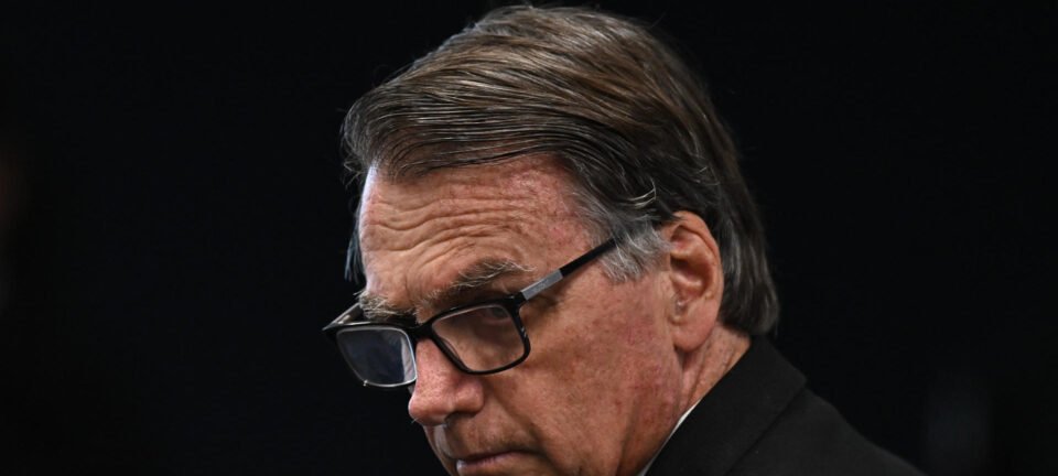 Defesa de Bolsonaro pede que padre seja autorizado a prestar assistência religiosa na Papudinha 2 ocrente 1769459669
