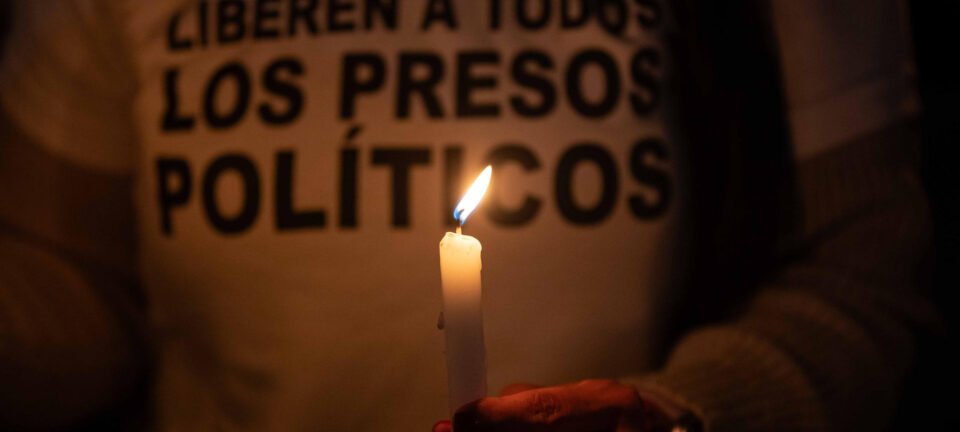 Adolescente condenado por “terrorismo” é liberado após um ano nas prisões venezuelanas 2 ocrente 1769492966