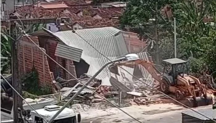 Templo da Assembleia de Deus é derrubado em Camaçari e provoca revolta entre fiéis 2 ocrente 1769517314
