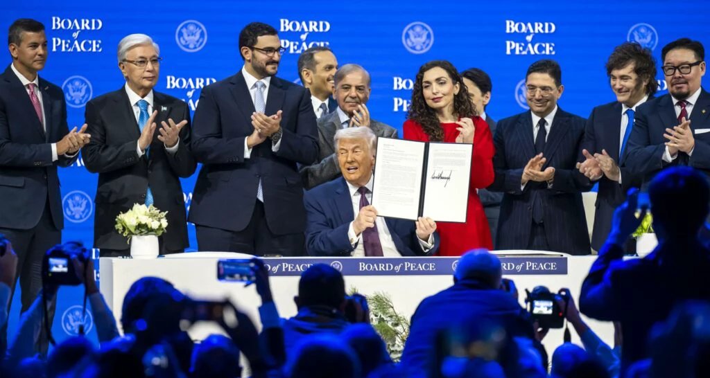 Trump lança Conselho de Paz em Davos e assume cadeira vitalícia 2 ocrente 1769520888