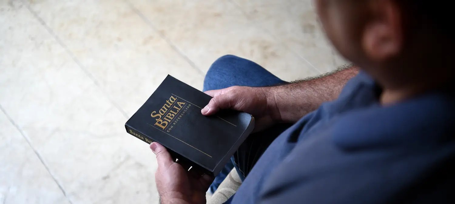 Convertido do islamismo é espancado após distribuir Bíblias em áudio no Afeganistão 2 ocrente 1769608188