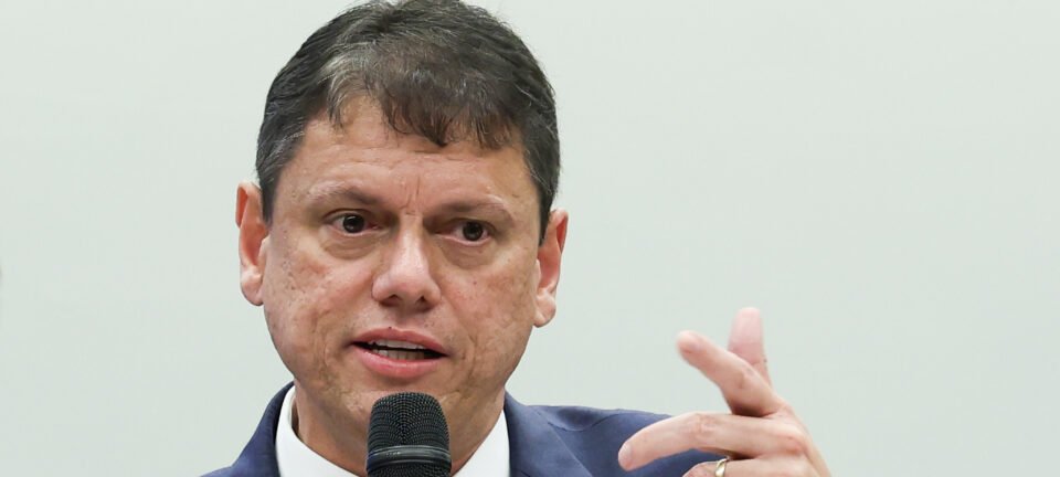 Após visita a Bolsonaro, Eduardo Bolsonaro elogia Tarcísio e diz que gesto “fortalece laços” 2 ocrente 1769729675