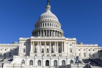 Impasse sobre verbas do DHS provoca novo shutdown nos Estados Unidos 2 ocrente 1769888105