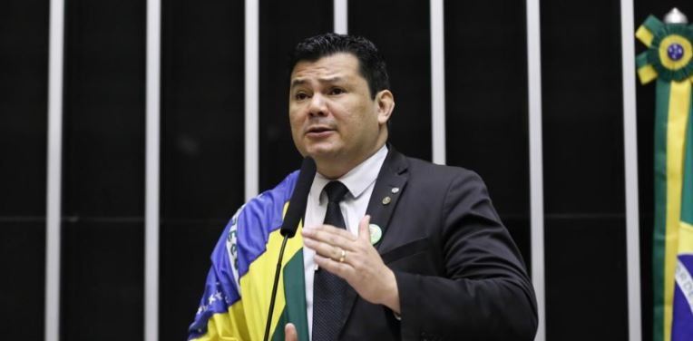 Moraes determina intimação de Gilvan da Federal por ataques ao comandante do Exército 2 ocrente 1770062686