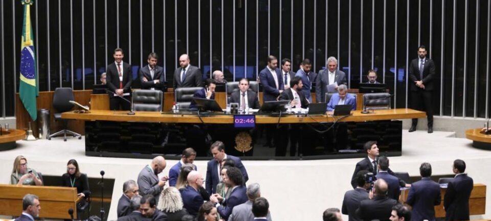 Congresso libera gratificações que podem dobrar salários de servidores da Câmara e do Senado 2 ocrente 1770169757