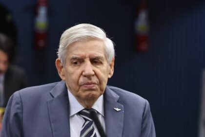 MP Militar pede perda de patente de Augusto Heleno por “violar dever de amar a verdade” 6 ocrente 1770225574