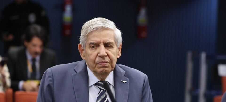 MP Militar pede perda de patente de Augusto Heleno por “violar dever de amar a verdade” 2 ocrente 1770225574