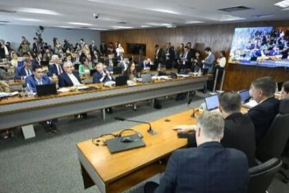 Troca de acusações entre deputados do PT e PL interrompe sessão da CPMI do INSS 6 ocrente 1770319193