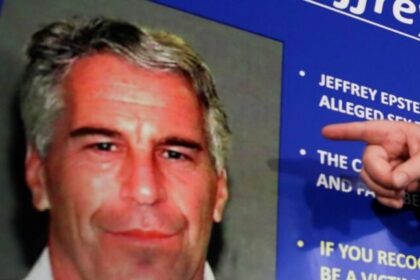 Arquivos indicam que Epstein reagiu a atentado contra Bolsonaro dizendo: “Antes ele do que eu” 10 ocrente 1770322774