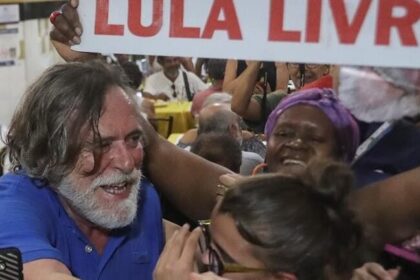 José de Abreu lança pré-candidatura a deputado federal pelo PT e publica foto de prisão na ditadura 14 ocrente 1770403930