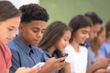 França e Espanha aceleram projetos para barrar redes sociais para menores de 15 e 16 anos 20 ocrente 1770476697