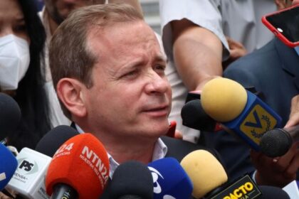 Opositor venezuelano é levado por homens armados horas após deixar a prisão 4 ocrente 1770634211