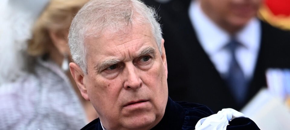 Polícia britânica analisa suspeita de vazamento de informações sigilosas por Andrew a Epstein 2 ocrente 1770670179