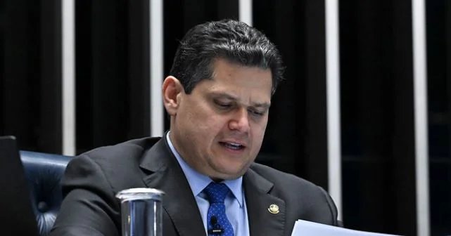Pressão dupla: Alcolumbre adia reuniões e trava pauta sobre veto da dosimetria e CPMI do Banco Master 2 ocrente 1770759350