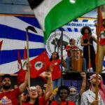 Ministra das Mulheres e parlamentares aliados de Lula participam de desfile em homenagem ao MST 5 ocrente 1770826789
