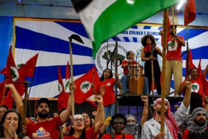 Ministra das Mulheres e parlamentares aliados de Lula participam de desfile em homenagem ao MST 8 ocrente 1770826789