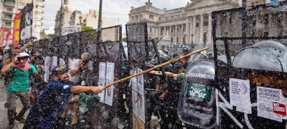 Milei leva à Justiça denúncia de terrorismo contra detidos em protesto trabalhista 2 ocrente 1771040975