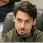 Renan Bolsonaro visita pai na Papuda e afirma que ex-presidente “projeta o futuro” 4 ocrente 1771103957