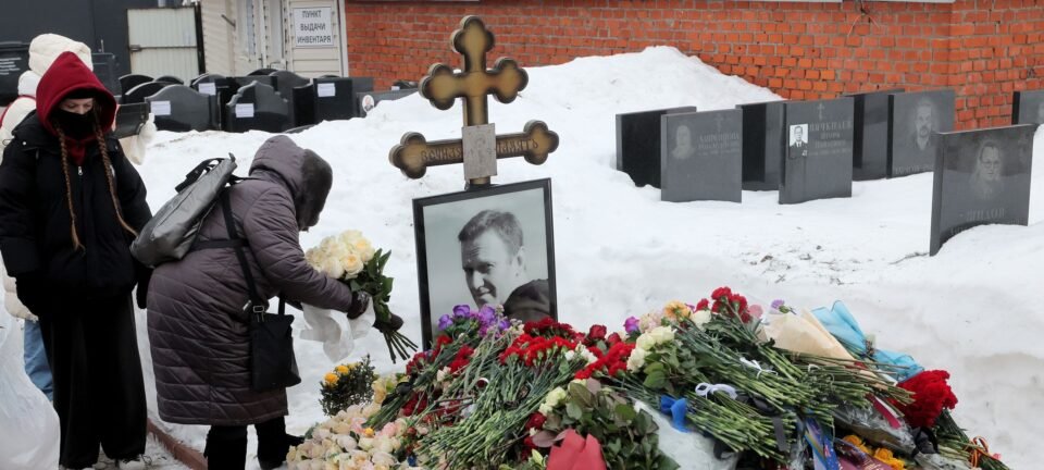 UE aponta Kremlin como responsável por envenenamento de Navalny e sustenta uso de sanções 2 ocrente 1771283956