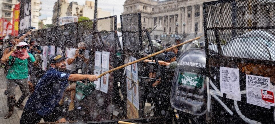Centrais de transporte aderem a greve geral convocada pela CGT contra reforma trabalhista de Milei 2 ocrente 1771287563