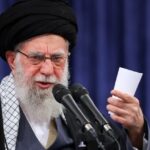 Khamenei ameaça afundar porta-aviões dos EUA em meio a negociações nucleares 5 ocrente 1771347868