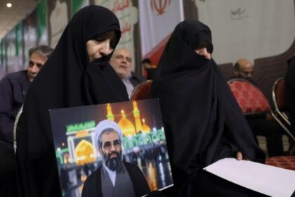 Justiça iraniana acusa políticos reformistas de “propaganda contra o sistema” 2 ocrente 1771384787