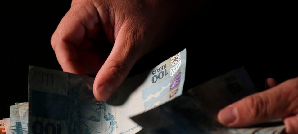 Governo prepara IOF para operações com criptomoedas e propõe isenção de até R$ 10 mil 2 ocrente 1771420798
