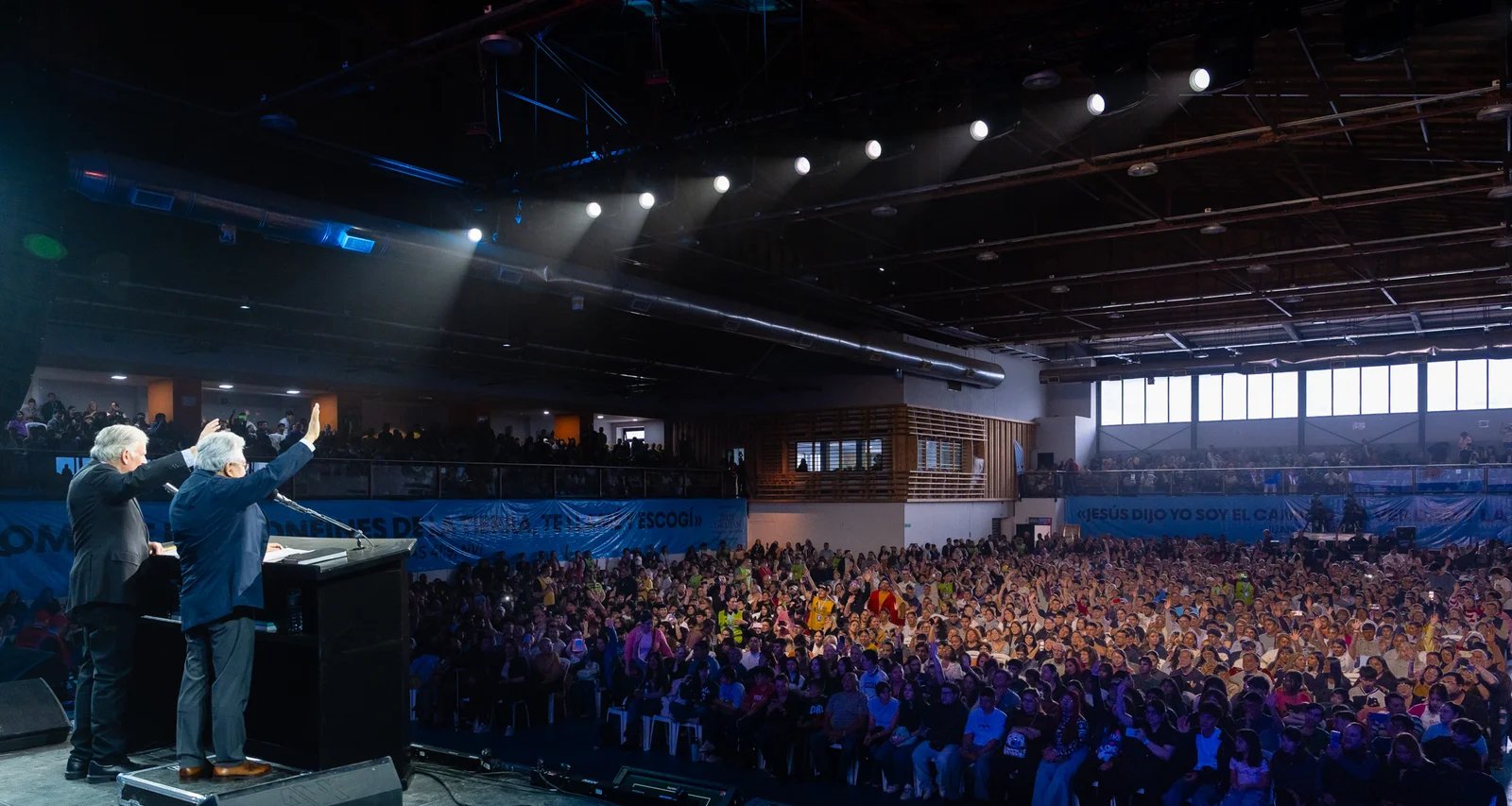 Multidão em Ushuaia lota arena e gera centenas de decisões de fé em cruzada de Franklin Graham 2 ocrente 1771423489