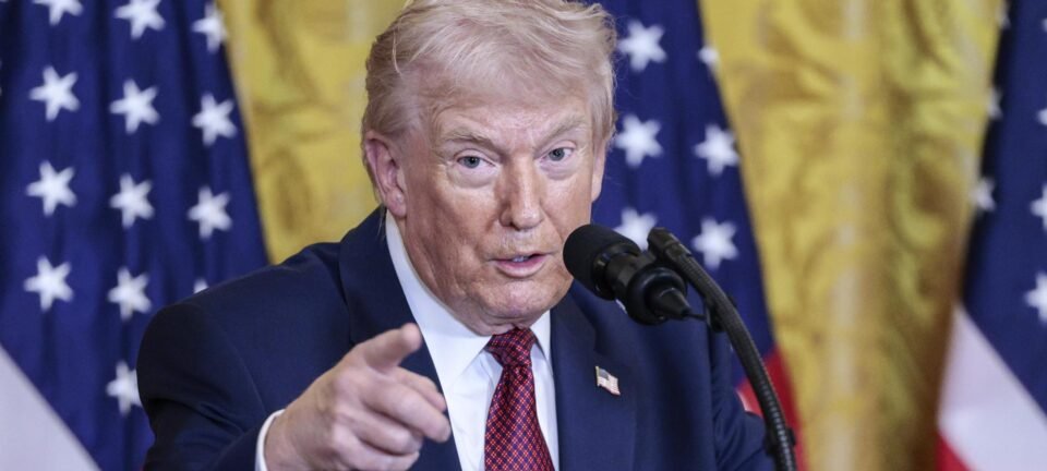 Após revés na Suprema Corte, Trump impõe tarifa global de 10% a partir da próxima semana 2 ocrente 1771616073