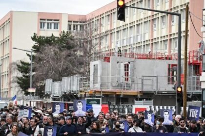 Multidão em Lyon presta homenagem a jovem direitista assassinado; caso provoca repercussão internacional 18 ocrente 1771796962