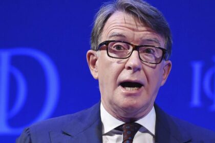 Ex-embaixador Peter Mandelson deixa prisão sob fiança em investigação ligada a Jeffrey Epstein 12 ocrente 1771953632