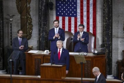 Trump proclama “era de ouro” dos EUA, ataca decisão da Suprema Corte e endurece discurso sobre imigração 18 ocrente 1771993201