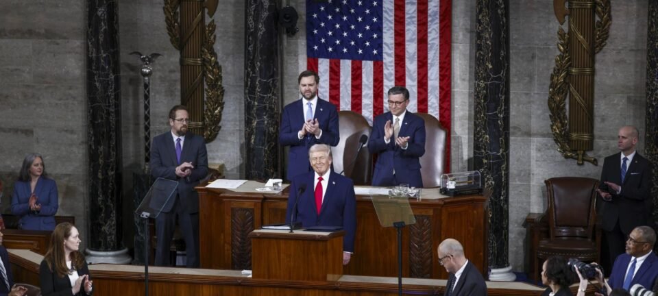 Trump proclama “era de ouro” dos EUA, ataca decisão da Suprema Corte e endurece discurso sobre imigração 2 ocrente 1771993201