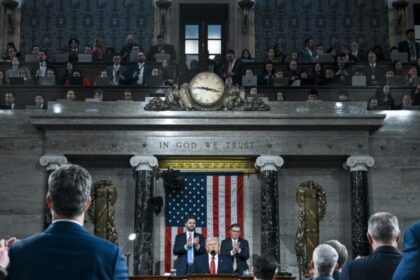 Trump defende lei contra “insider trading” no Congresso e quebra resistência democrata em discurso 8 ocrente 1772085871