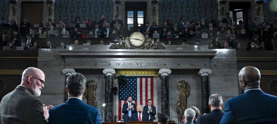 Trump defende lei contra “insider trading” no Congresso e quebra resistência democrata em discurso 2 ocrente 1772085871