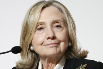 Hillary depõe ao Congresso, nega ligação com crimes de Epstein e acusa republicanos de proteger Trump 16 ocrente 1772133610