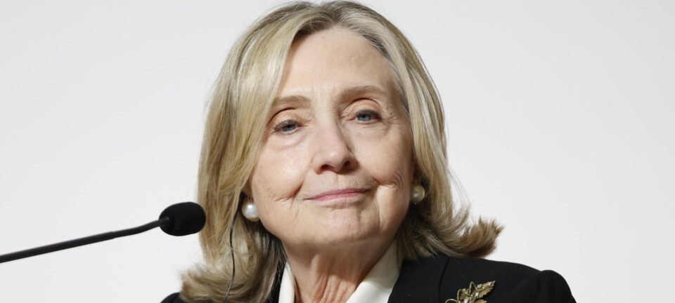 Hillary depõe ao Congresso, nega ligação com crimes de Epstein e acusa republicanos de proteger Trump 2 ocrente 1772133610