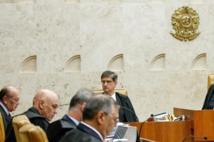 STF adia julgamento sobre penduricalhos e fixa 9 de abril para quitação de auxílios pendentes 8 ocrente 1772141712