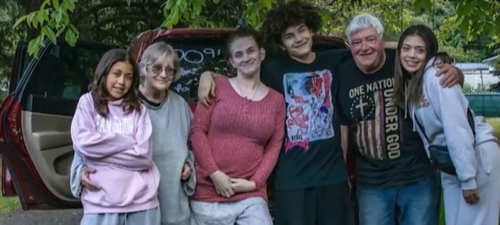 Avô de 71 anos grava a Bíblia inteira em áudio e presenteia netos com pen drives coloridos 2 ocrente 1772150662
