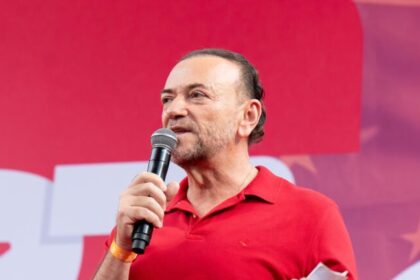 Chefe do PT reconhece desafios para 2026 e exige reação imediata contra Flávio Bolsonaro 8 ocrente 1772308233