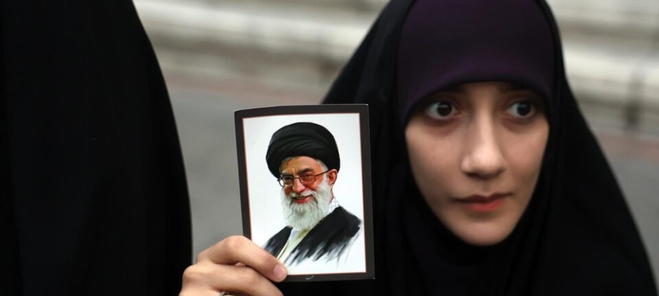 Morte de Ali Khamenei: quem era o aiatolá que chefiou o Irã por 35 anos 2 ocrente 1772317177
